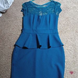 Im selling a blue dress and its size Large